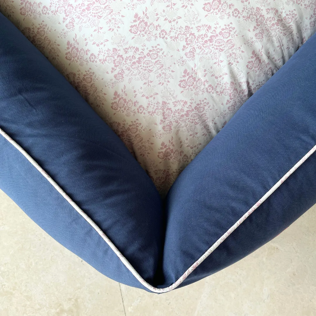 PoochMate OAK 3.0 :  Squirrel & Coconut Applique Blue Dog Bed: Large